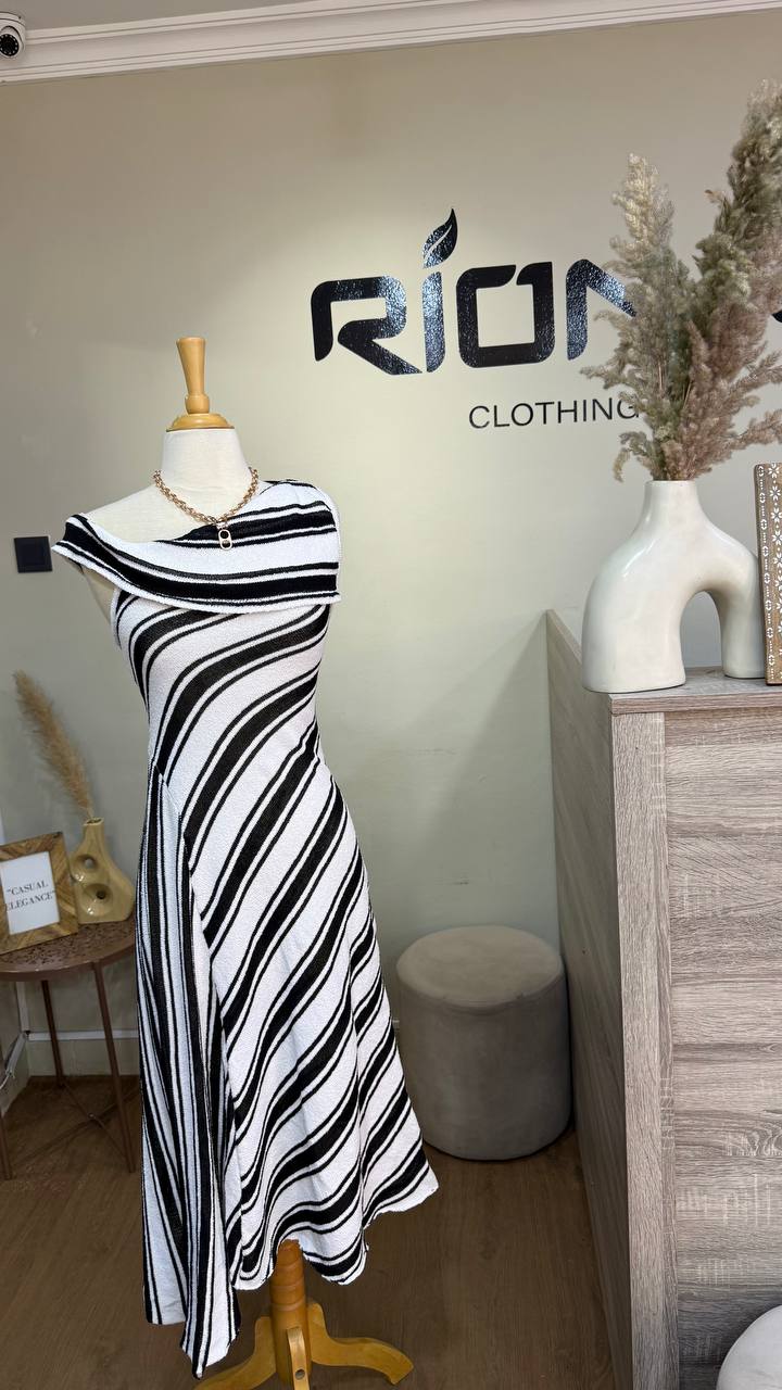 ROBE RAYÉE ASYMÉTRIQUE