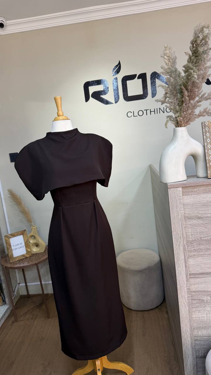 ROBE MIDI ÉLÉGANTE AVEC CAPE