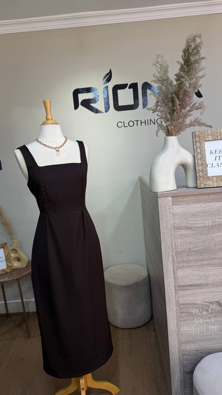 ROBE MIDI ÉLÉGANTE AVEC CAPE
