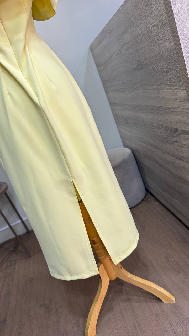 ROBE MIDI ÉLÉGANTE AVEC CAPE