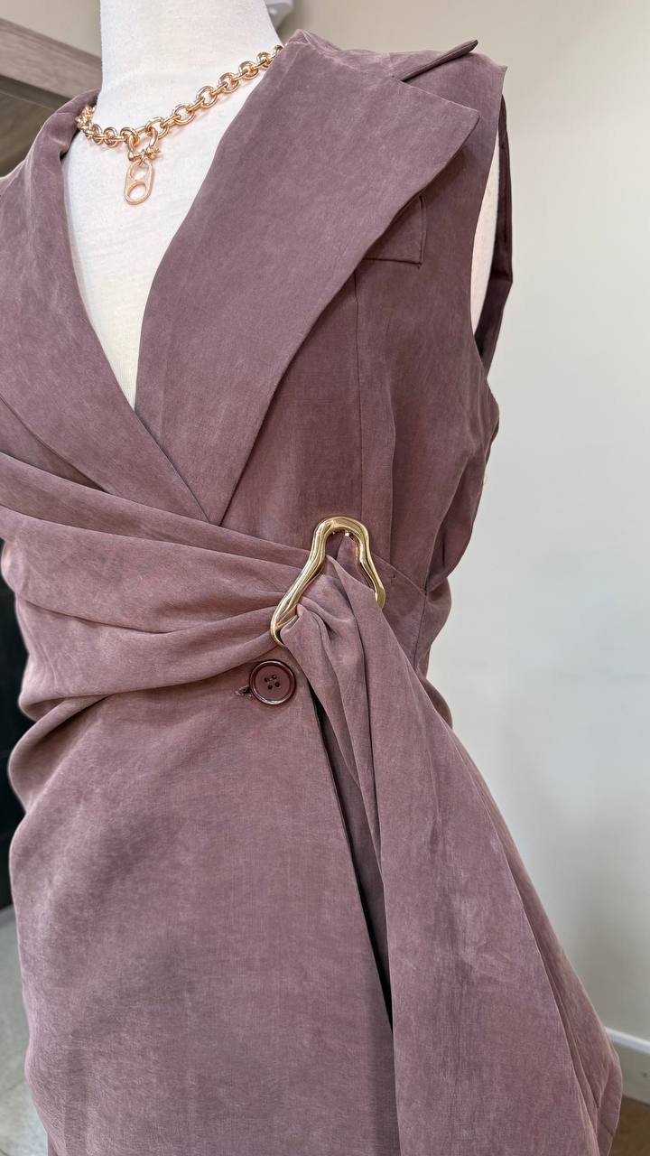 ENSEMBLE CHIC SANS MANCHES