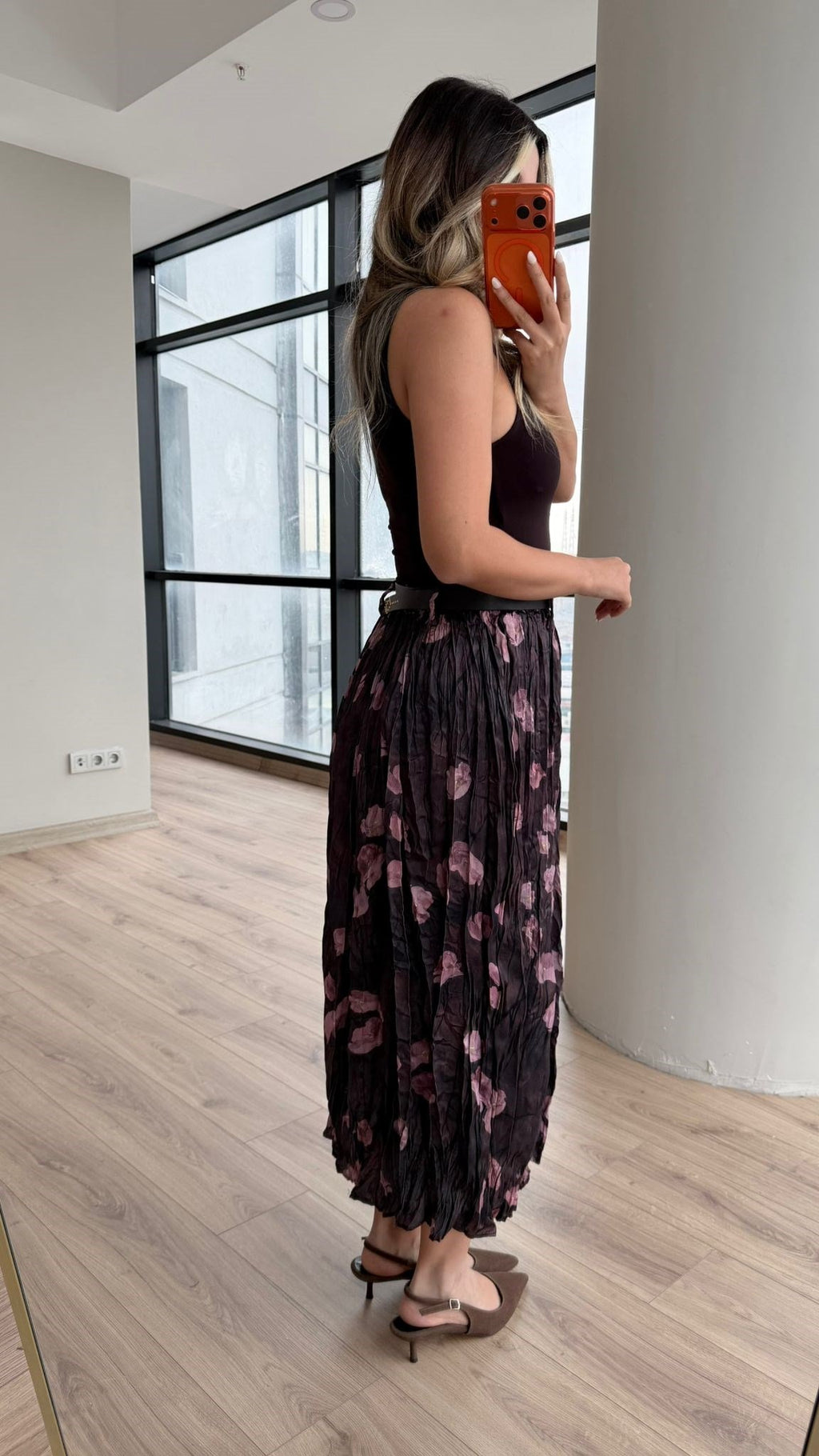 JUPE LONGUE PLISSÉE IMPRIMÉE – CHIC & FÉMININE