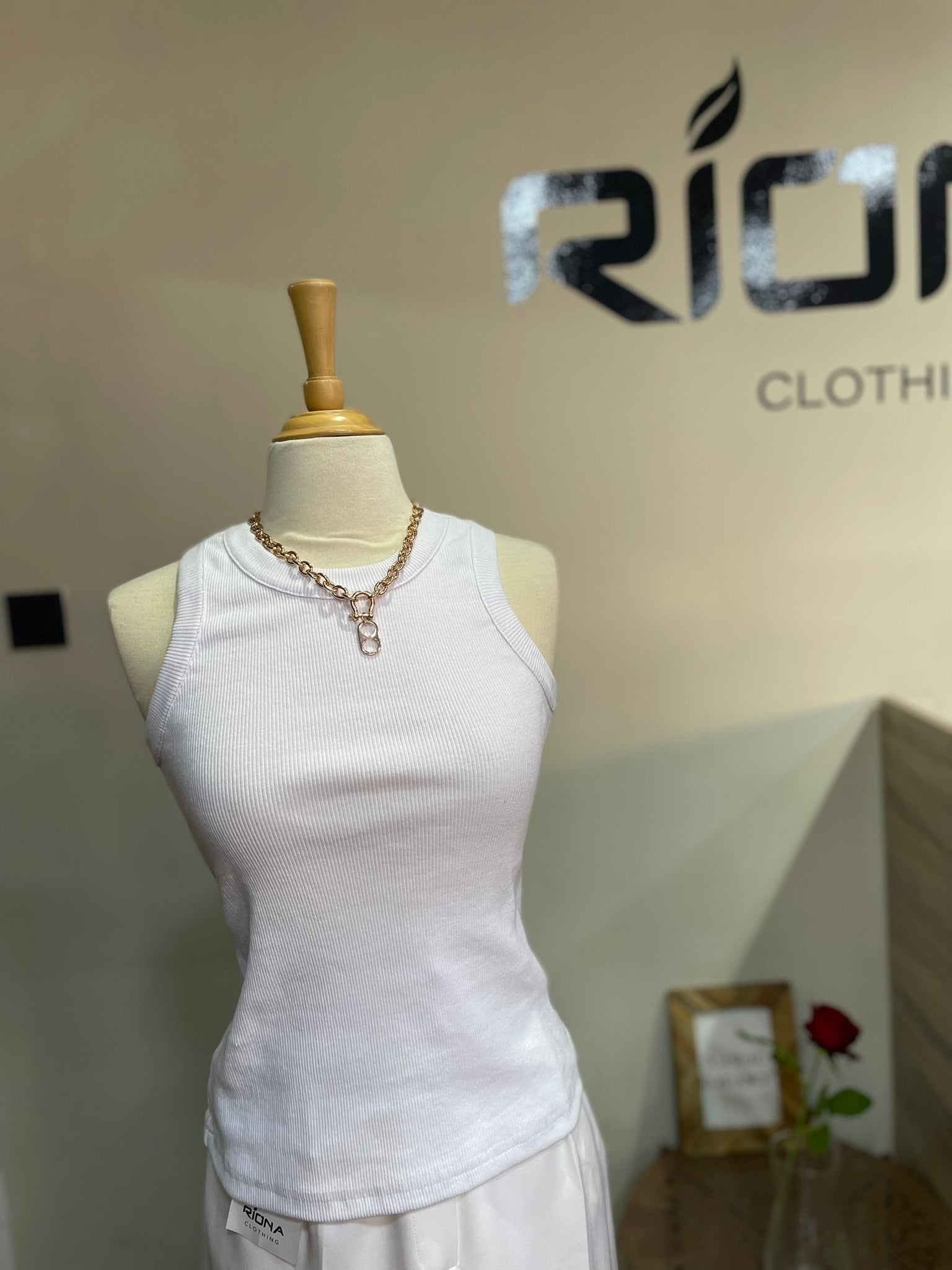 TOP DÉBARDEUR CÔTELÉ