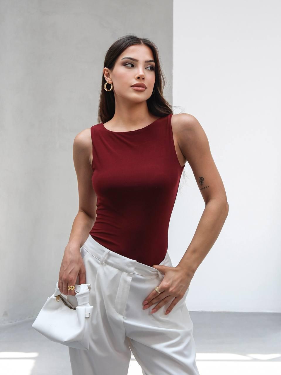 BODY ÉCUTÉ ÉLÉGANT