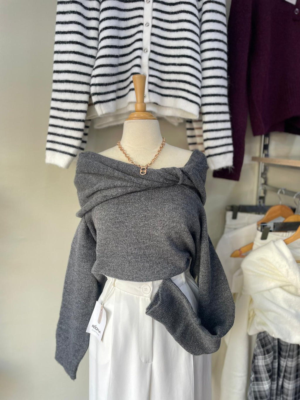 PULL ÉPAULES DÉNUDÉES COL CROISÉ