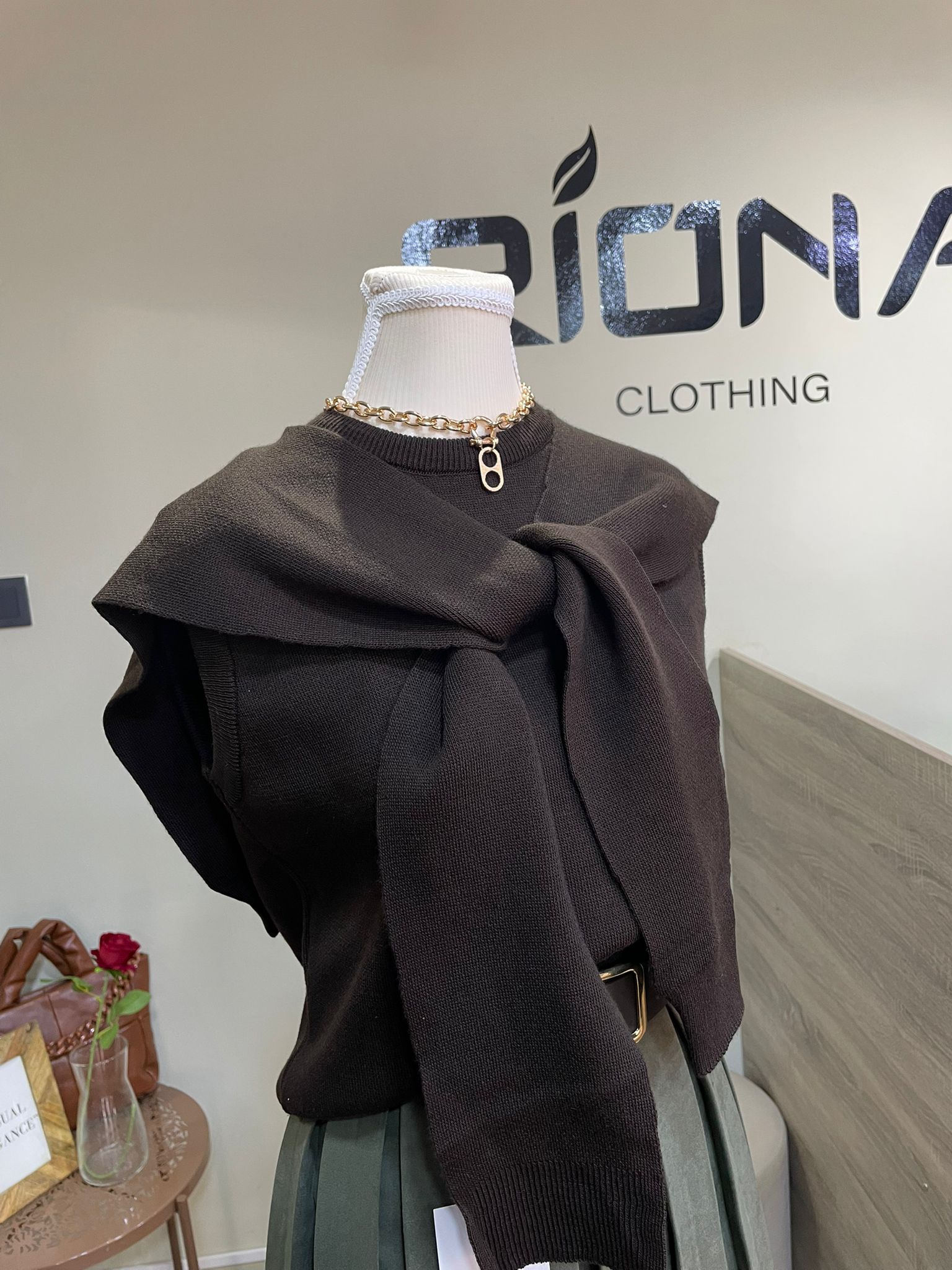 PULL SANS MANCHES EN MAILLE