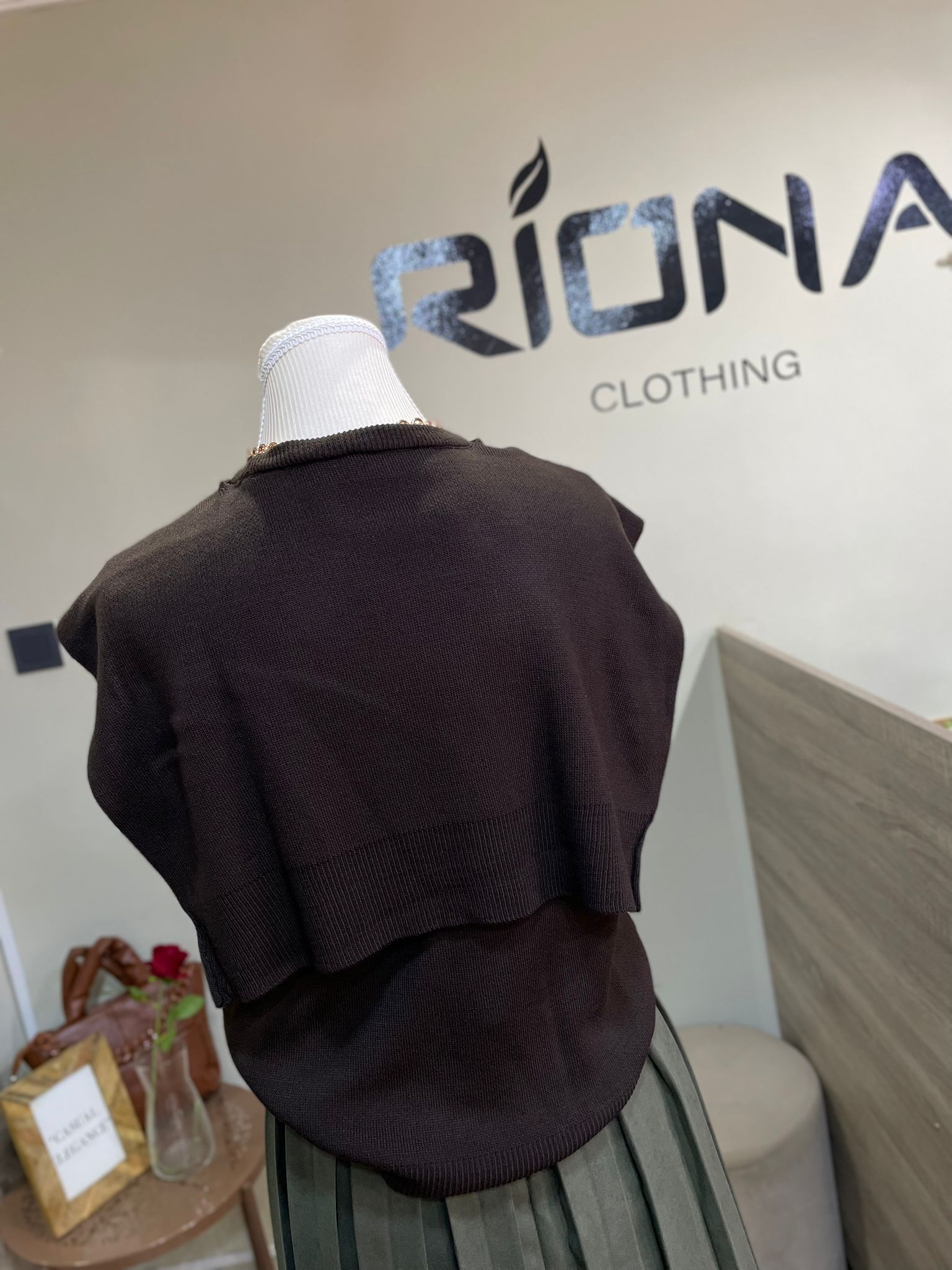 PULL SANS MANCHES EN MAILLE