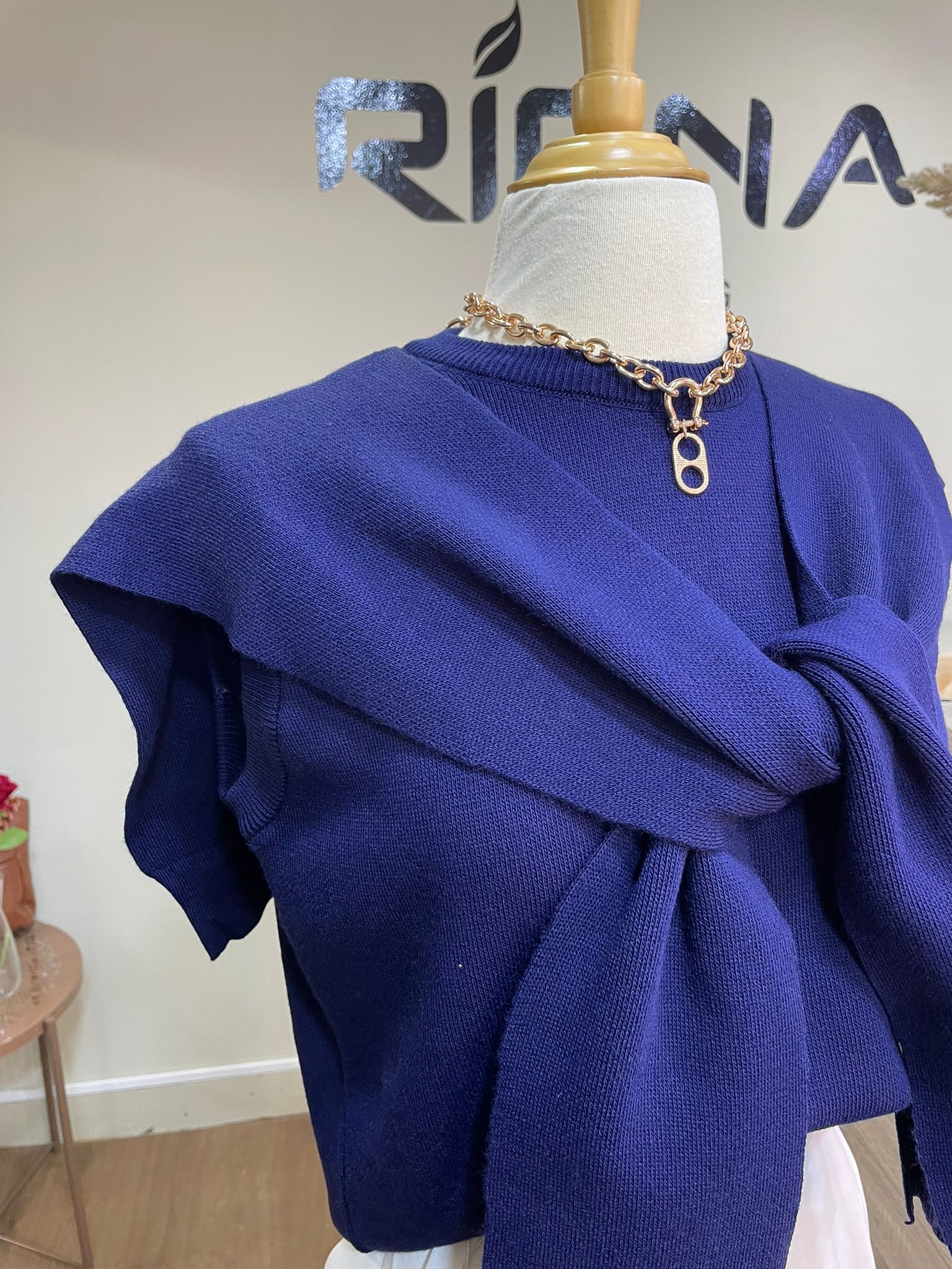 PULL SANS MANCHES EN MAILLE