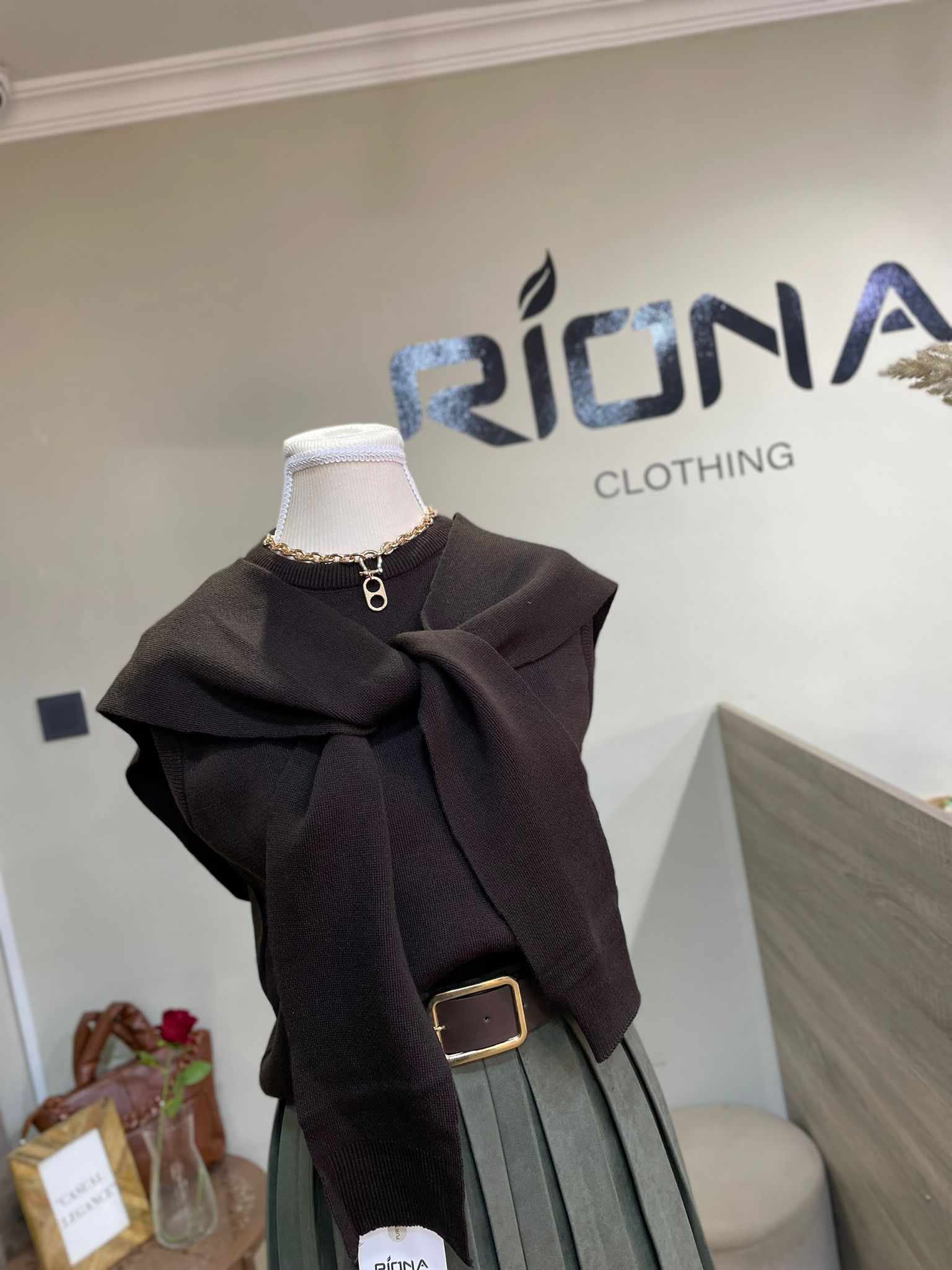 PULL SANS MANCHES EN MAILLE