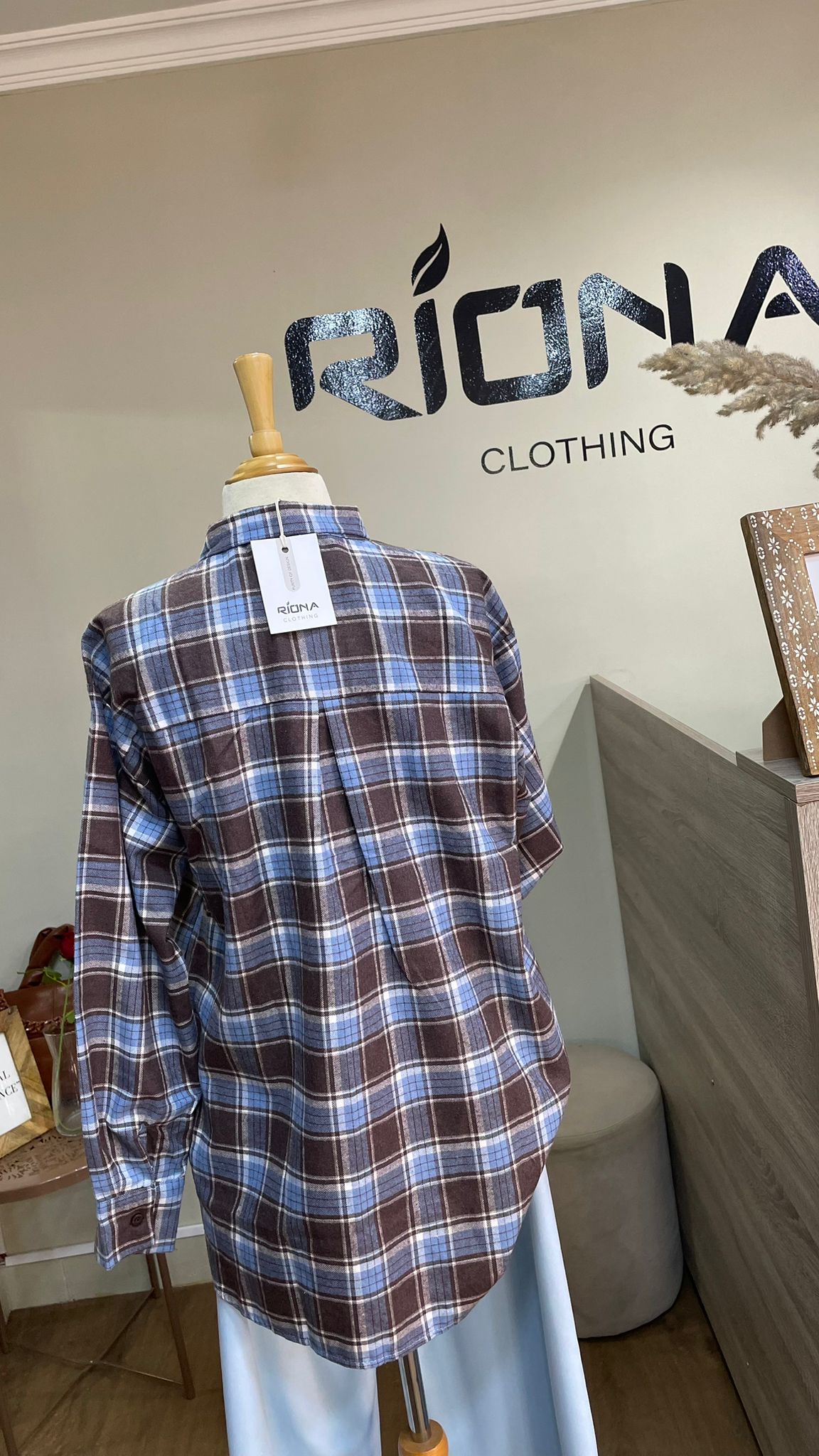 CHEMISE À CARREAUX AVEC NŒUD AU COL