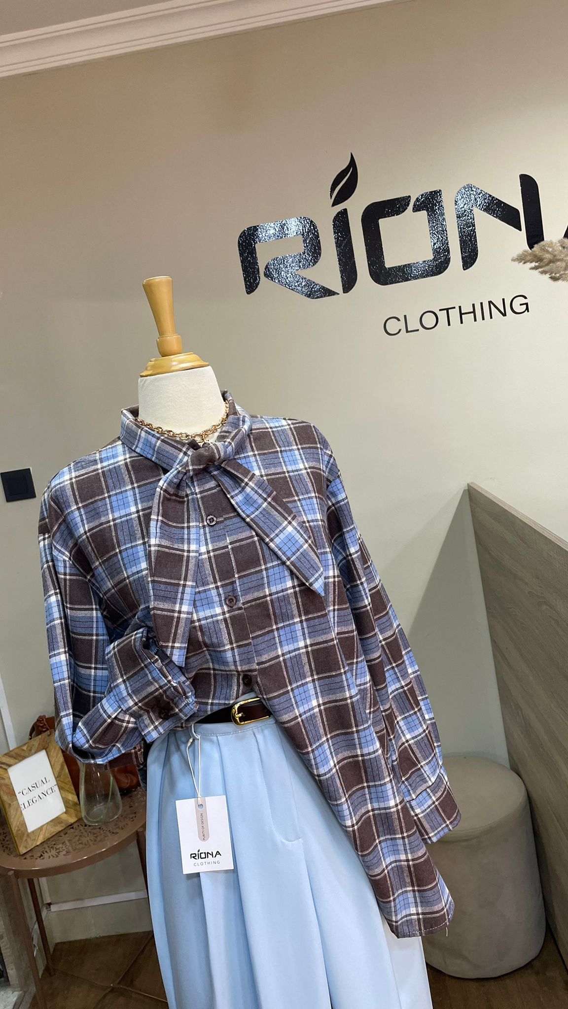 CHEMISE À CARREAUX AVEC NŒUD AU COL