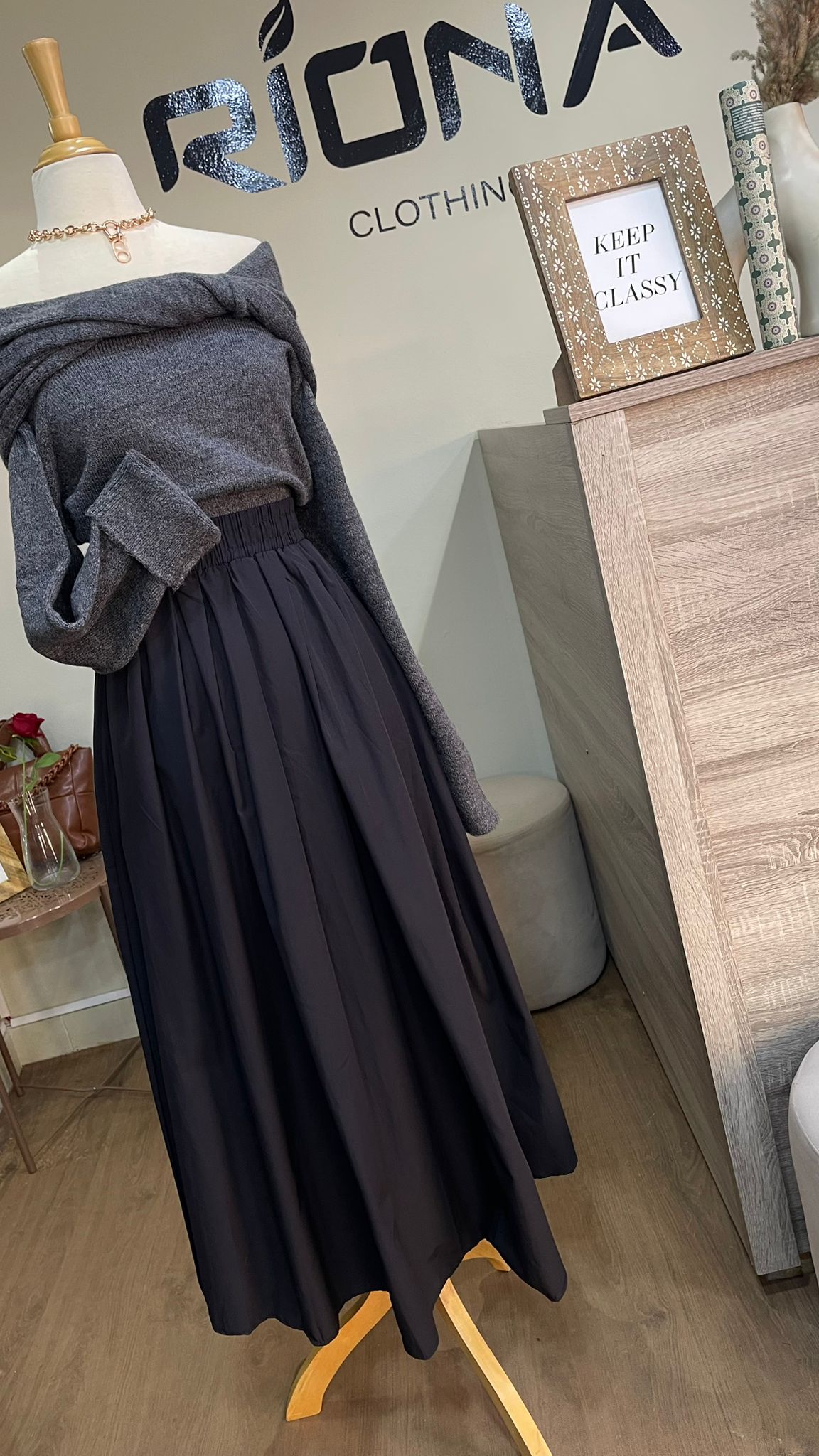 JUPE LONGUE ÉVASÉE À TAILLE ÉLASTIQUE