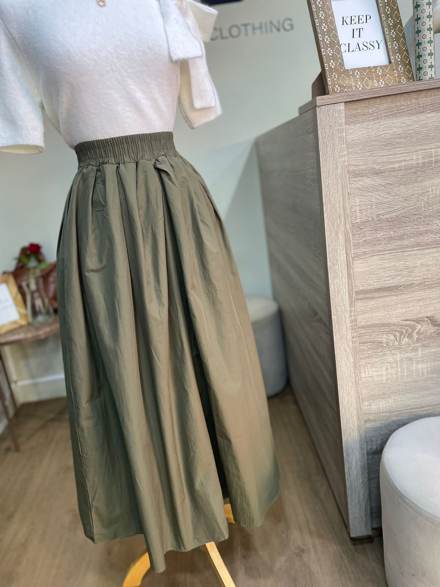 JUPE LONGUE ÉVASÉE À TAILLE ÉLASTIQUE