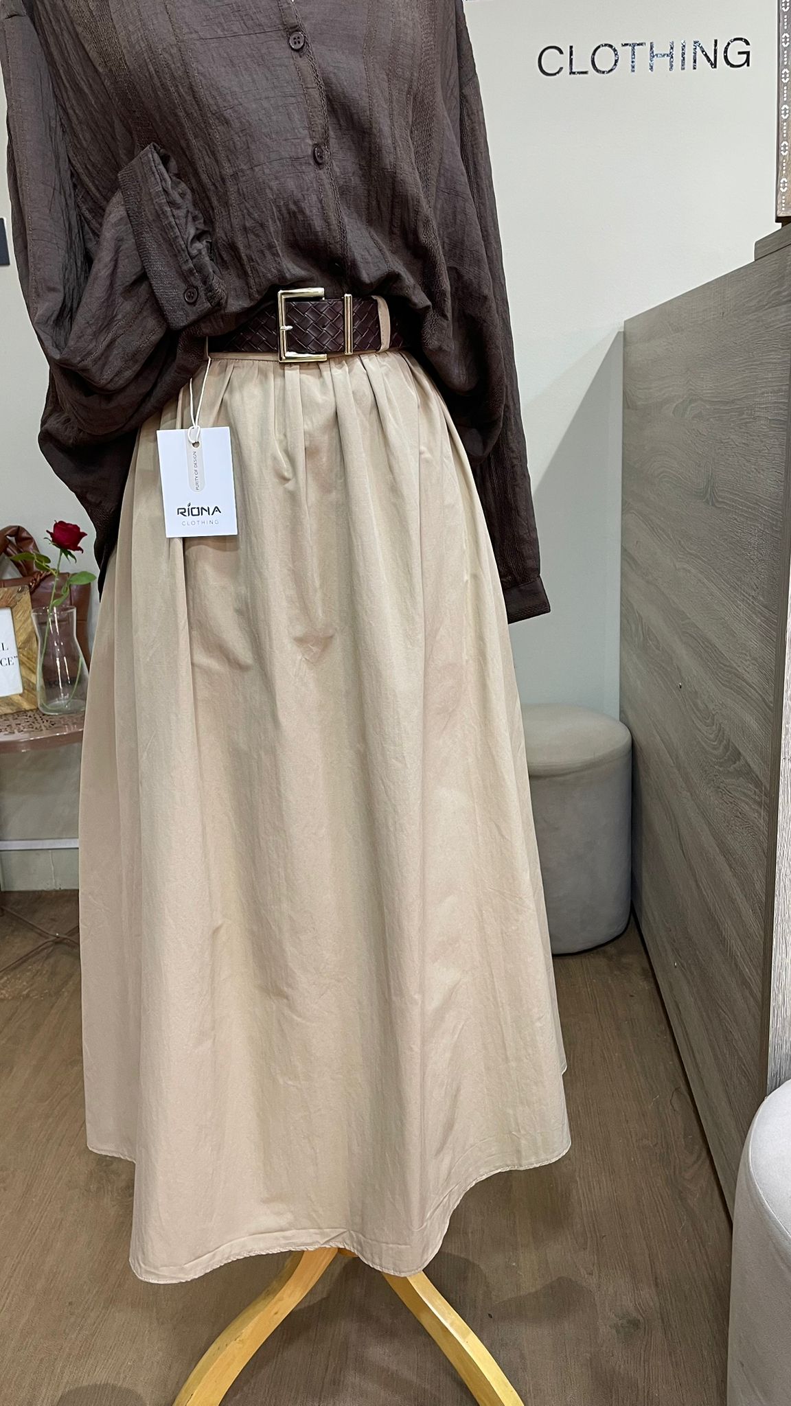 JUPE LONGUE ÉVASÉE AVEC CEINTURE